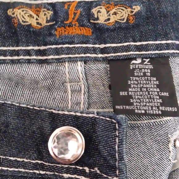 JZ Premium Denim Shorts. Bling pockets with rhinestone diamond button. Sz 15 Jrs - Picture 7 of 7